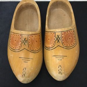 Vintage Wooden Shoes Approximate Girls  Size 4.5
